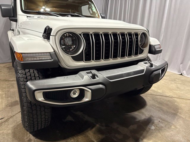 Used 2025 Jeep Wrangler Unlimited Sahara AWD/4WD image 13
