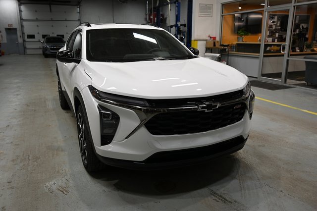 New 2026 Chevrolet Trax RS w/ Sunroof Package image 3