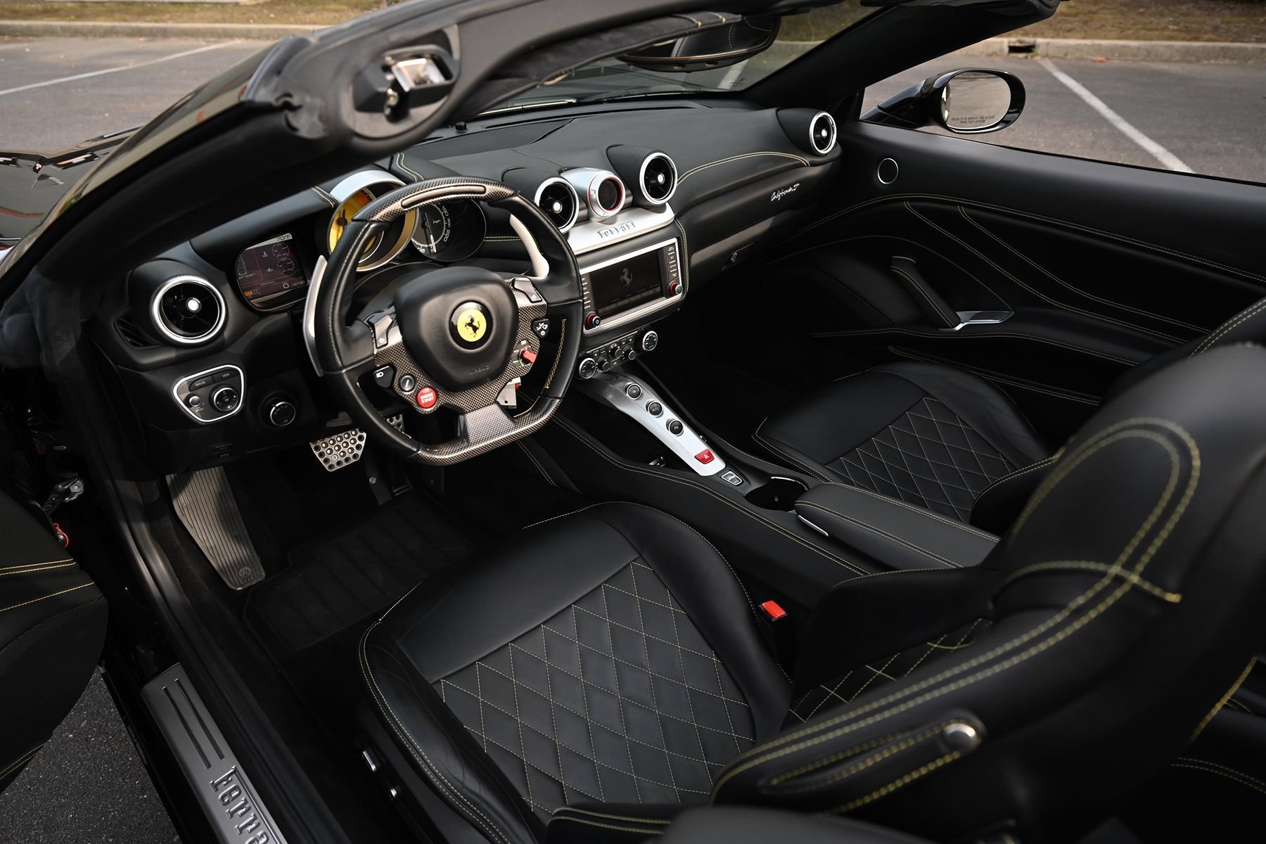 Used 2016 Ferrari California T RWD image 13