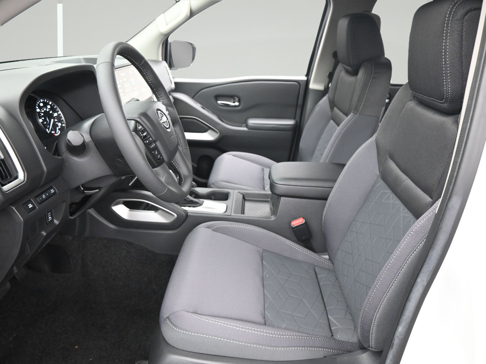 Certified 2025 Nissan Frontier SV w/ SV Convenience Package RWD image 9