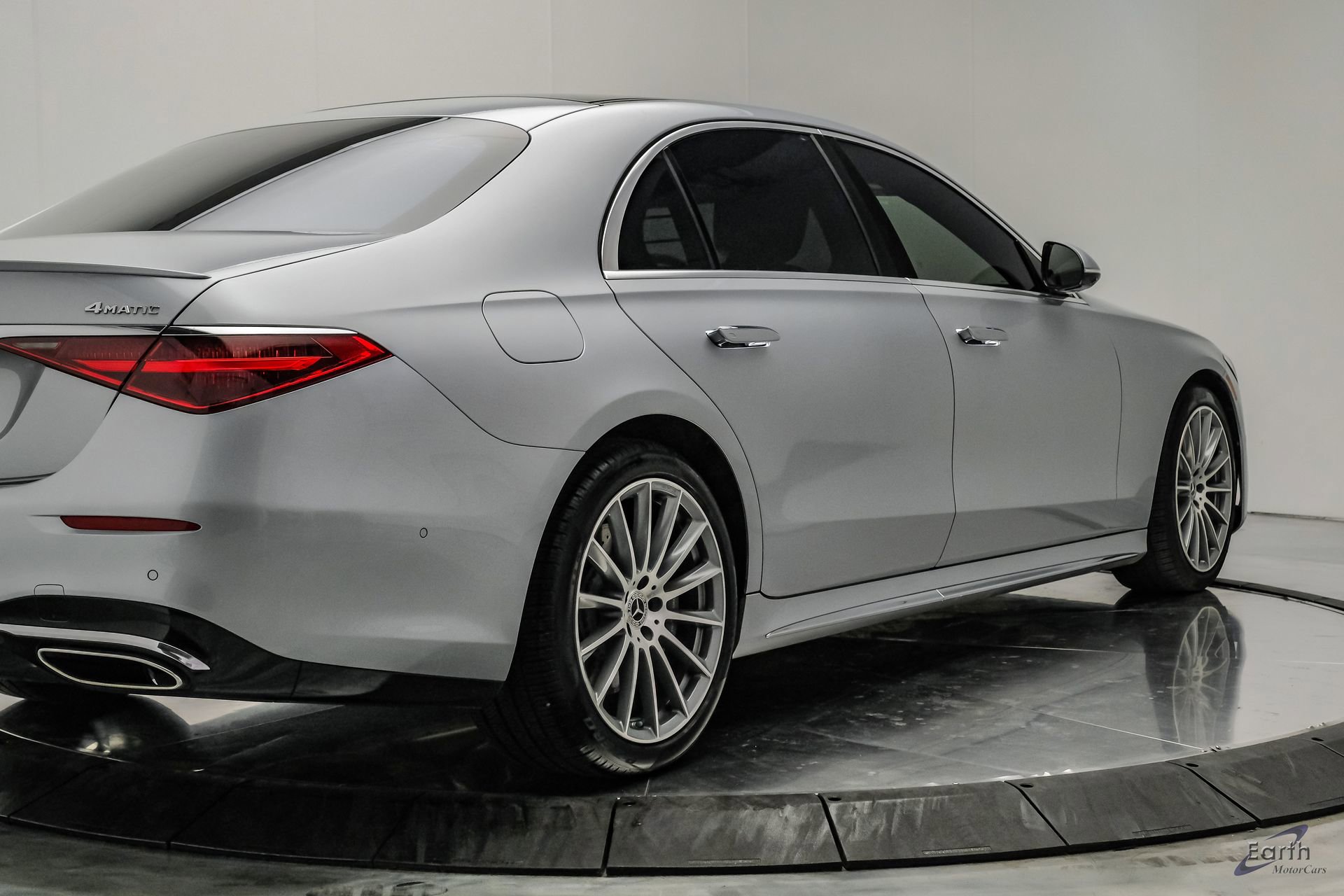 Used 2022 Mercedes-Benz S 580 4MATIC Sedan w/ AMG Line Package image 24