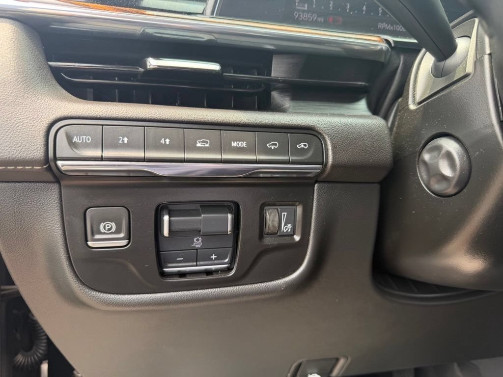 Used 2021 Cadillac Escalade Premium Luxury w/ Driver Assist Tech Package AWD/4WD image 28