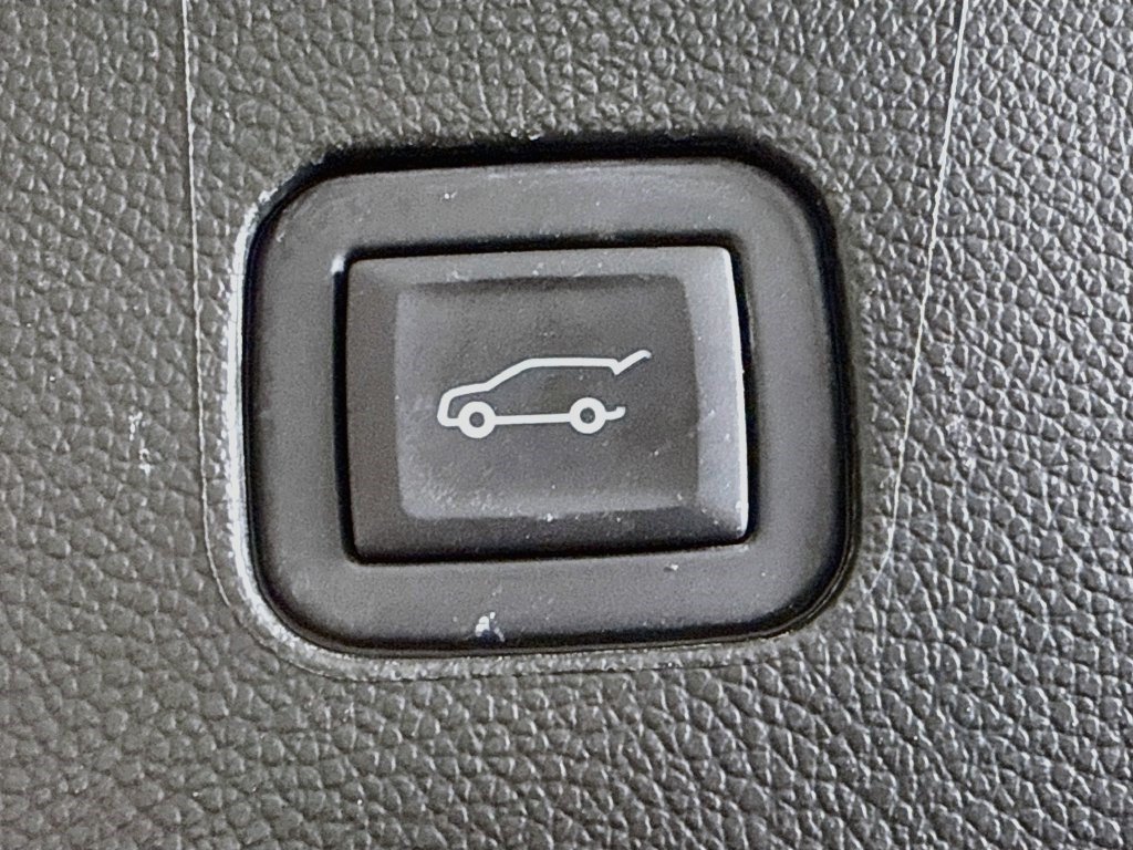 Used 2024 Buick Enclave Essence w/ Technology Package FWD image 43