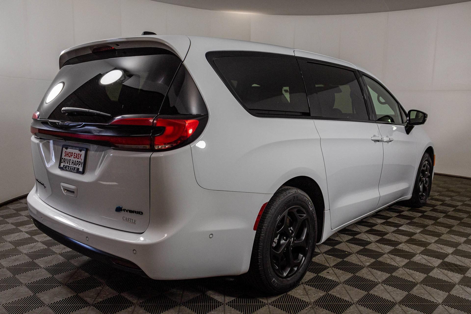 Used 2024 Chrysler Pacifica Limited FWD image 18