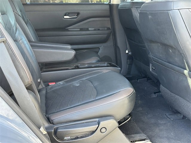Used 2022 Nissan Pathfinder Platinum w/ Cargo Package image 16