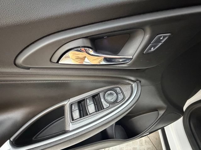 Used 2016 Chevrolet Malibu LT w/ Leather Package FWD image 29