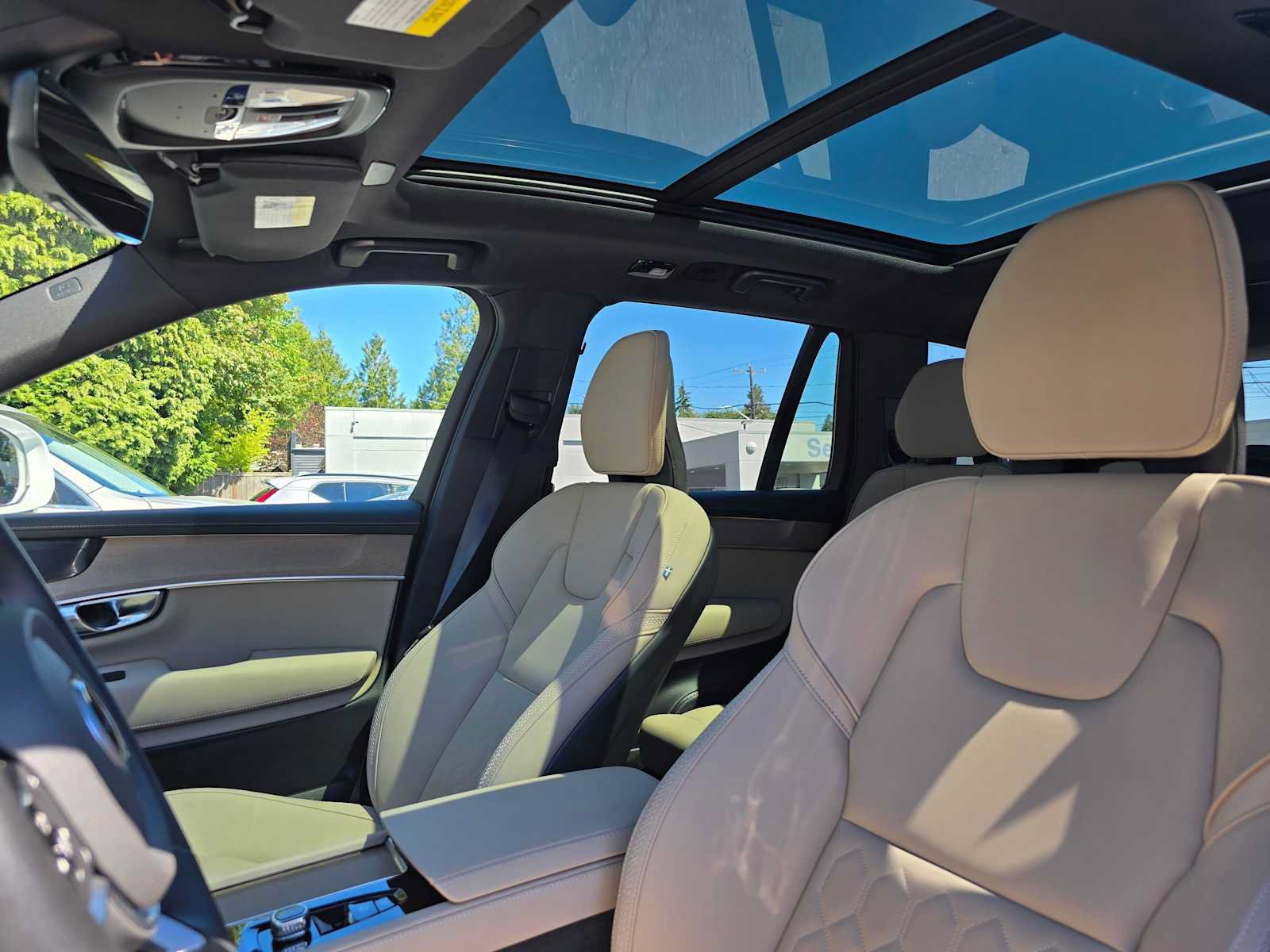 Certified 2026 Volvo XC90 B6 Plus w/ Protection Package Premier AWD/4WD image 22