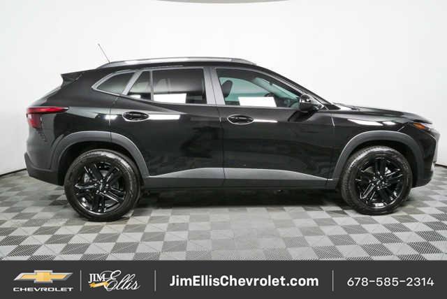 New 2026 Chevrolet Trax ACTIV w/ Sunroof Package FWD image 2