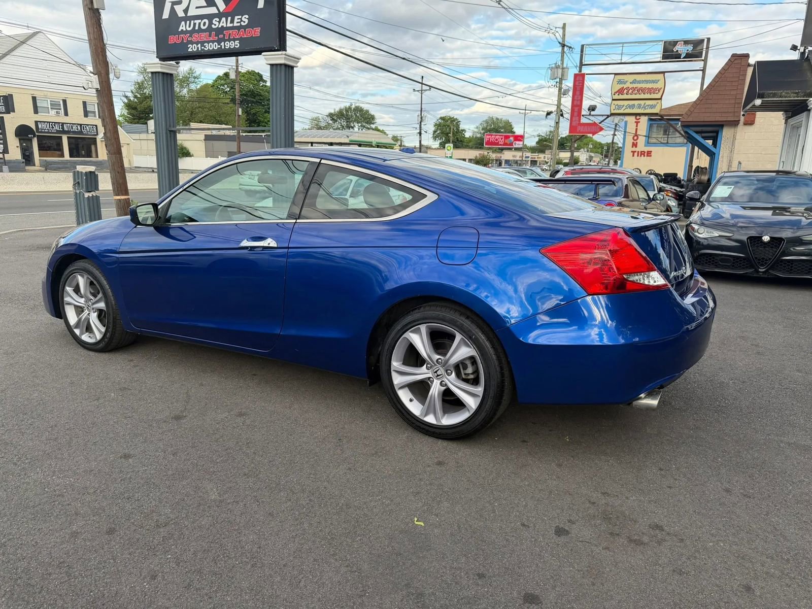 Used 2011 Honda Accord EX-L image 3