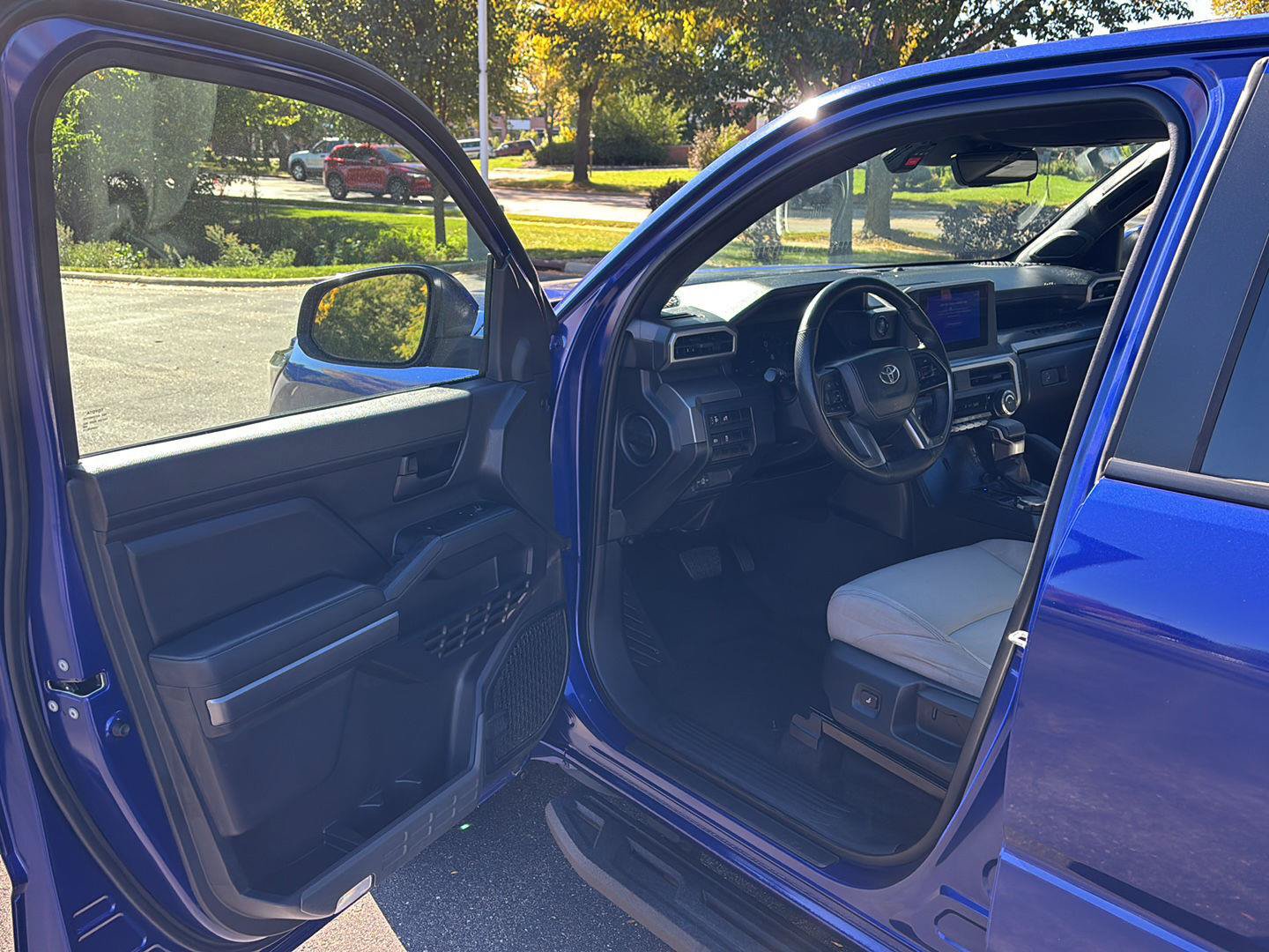 Used 2024 Toyota Tacoma SR5 AWD/4WD image 2