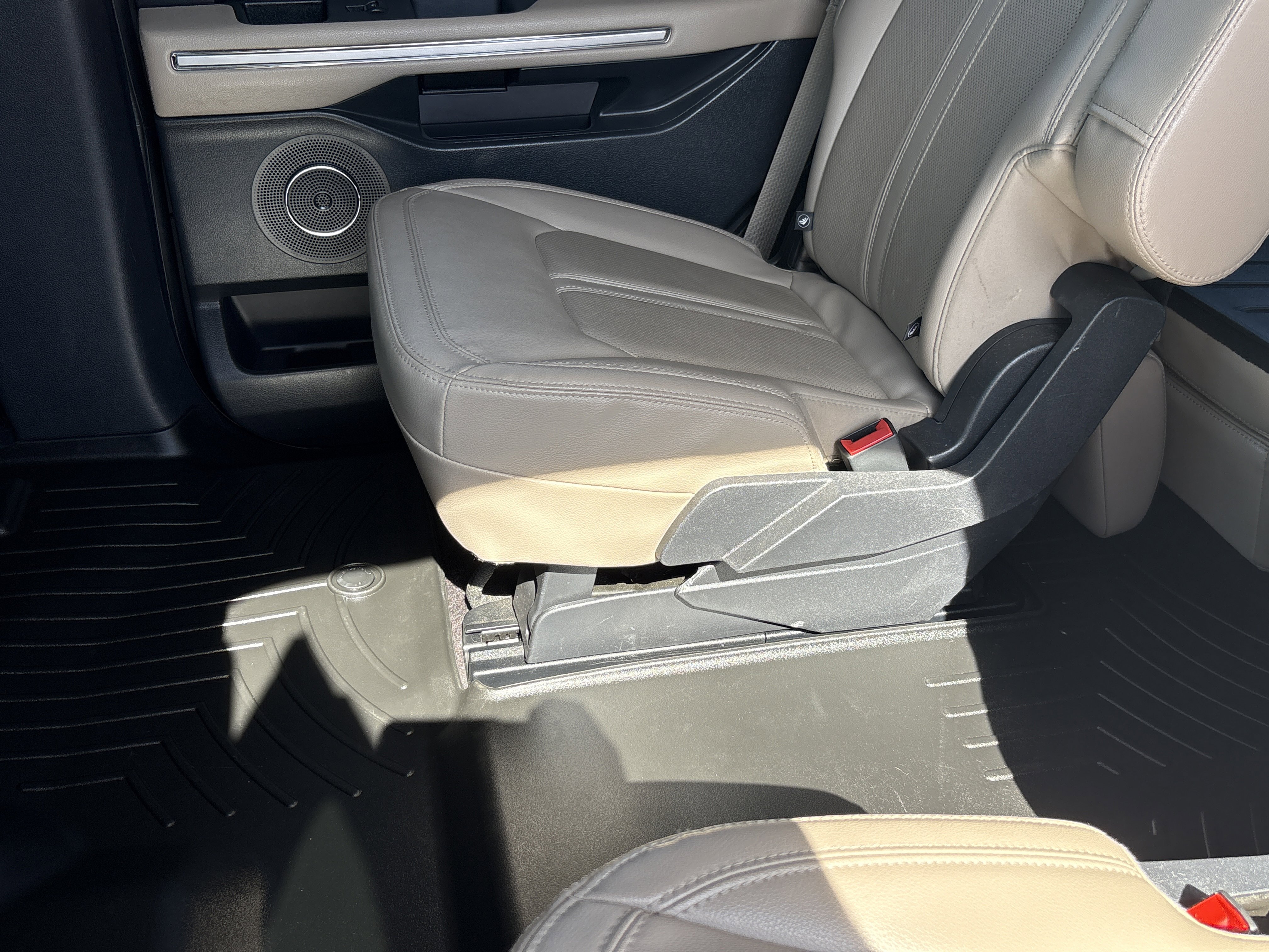 Certified 2022 Ford Expedition Limited AWD/4WD image 29