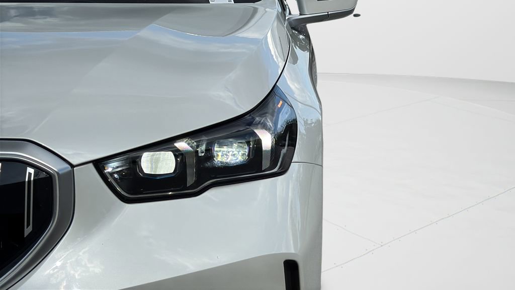 Certified 2026 BMW 530i w/ Premium Package image 33