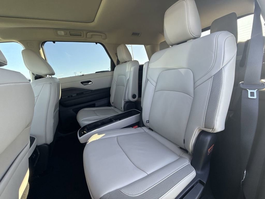 Used 2025 Nissan Pathfinder SL w/ SL Premium Package image 21