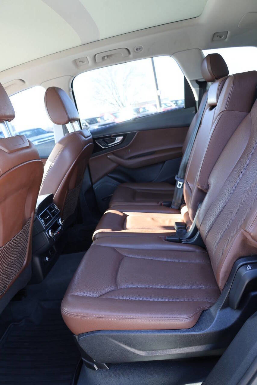 Used 2018 Audi Q7 3.0T Premium Plus w/ Premium Plus Package image 17