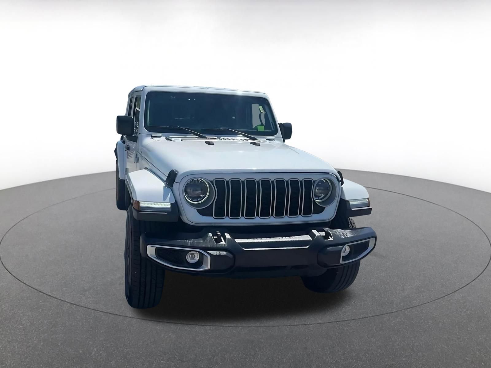 Used 2025 Jeep Wrangler Sahara image 3