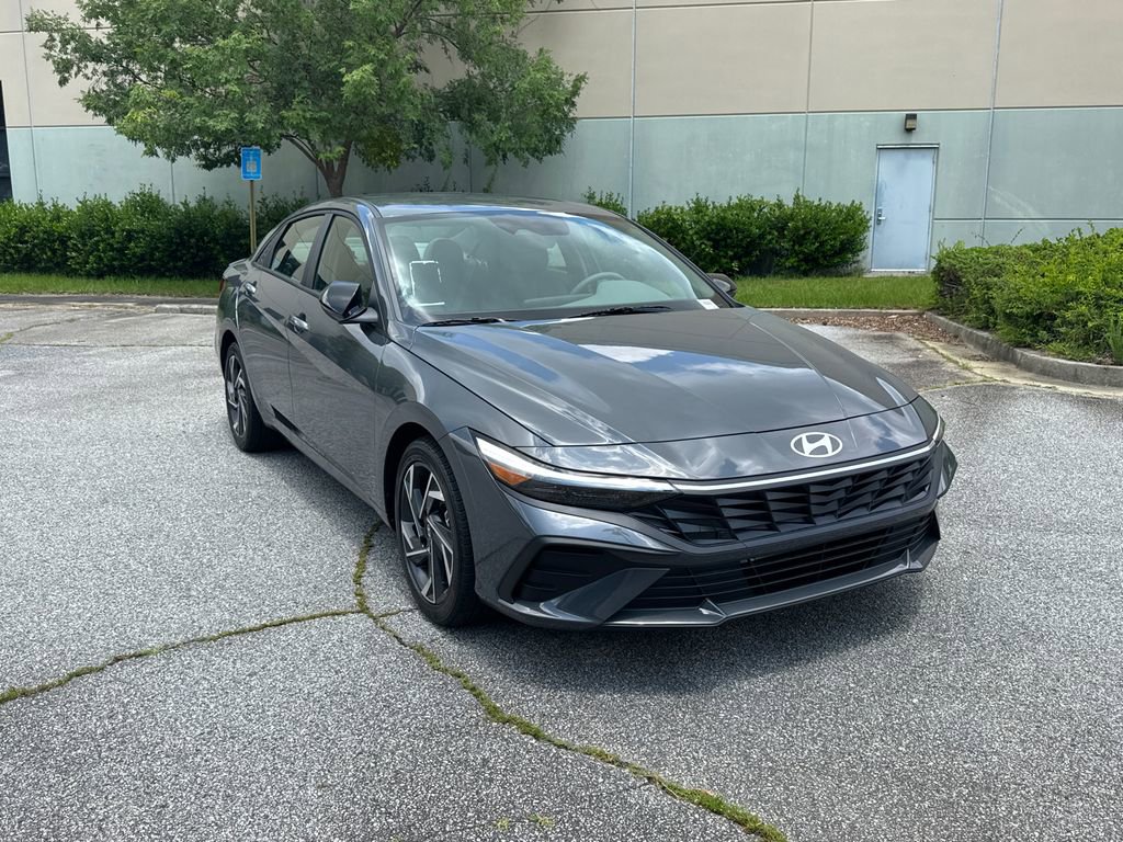 New 2025 Hyundai Elantra Sport image 3