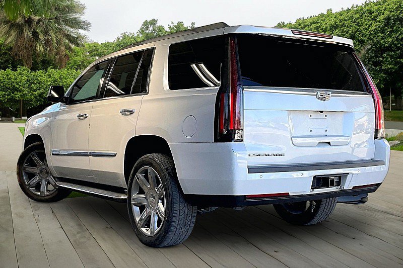 Used 2016 Cadillac Escalade Luxury AWD/4WD image 9