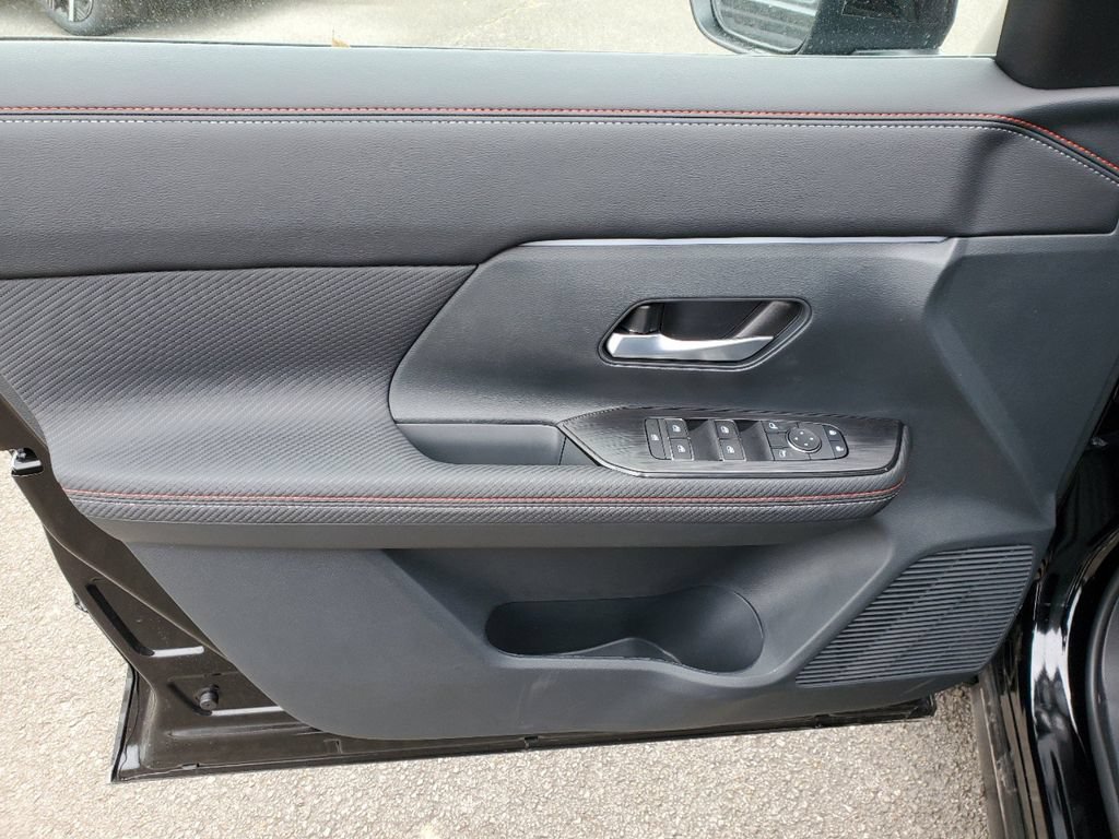 New 2026 Nissan Kicks SR w/ SR Premium Package FWD image 15