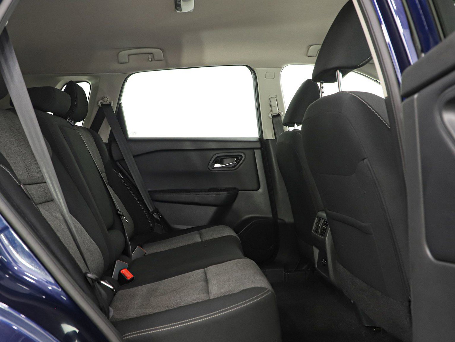 Used 2025 Nissan Rogue SV image 13