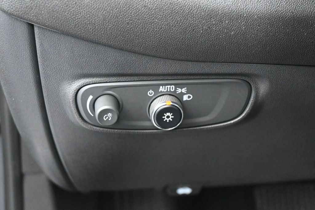 Used 2023 Chevrolet Equinox RS FWD image 16