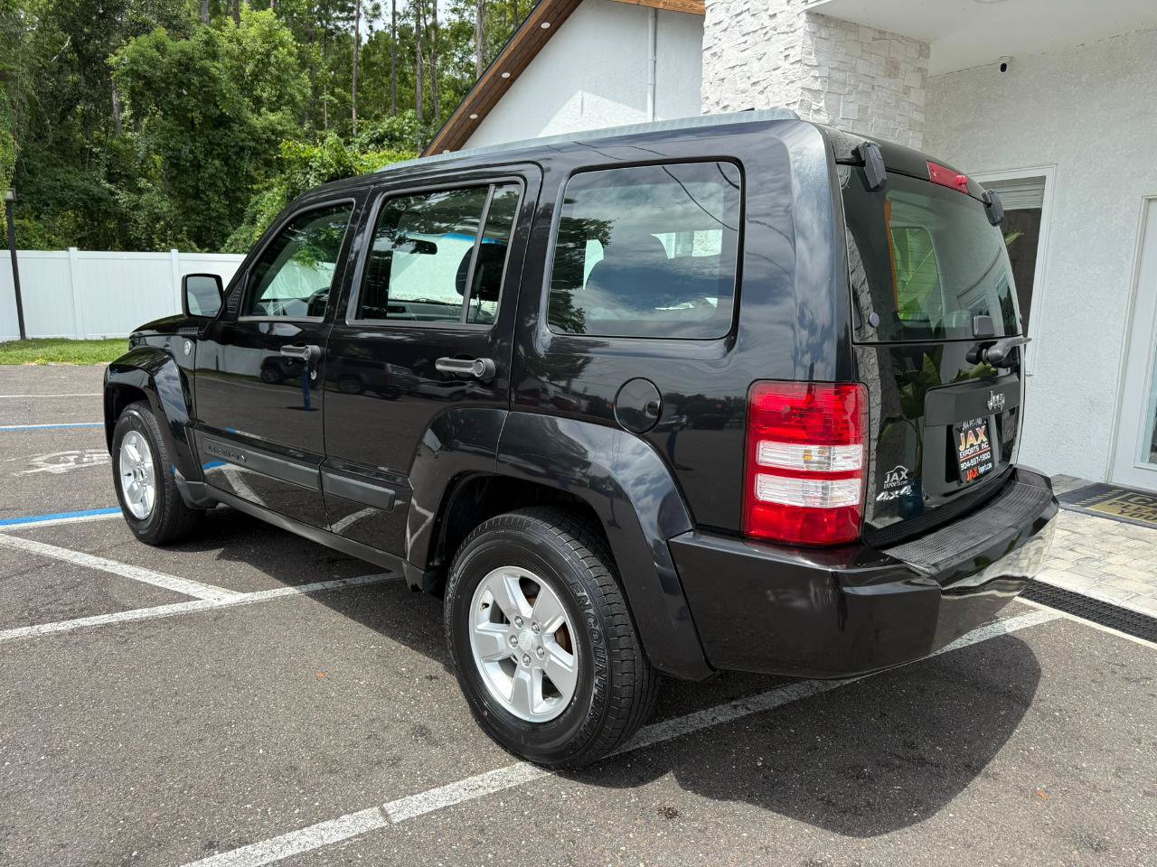 Used 2010 Jeep Liberty Sport AWD/4WD image 3