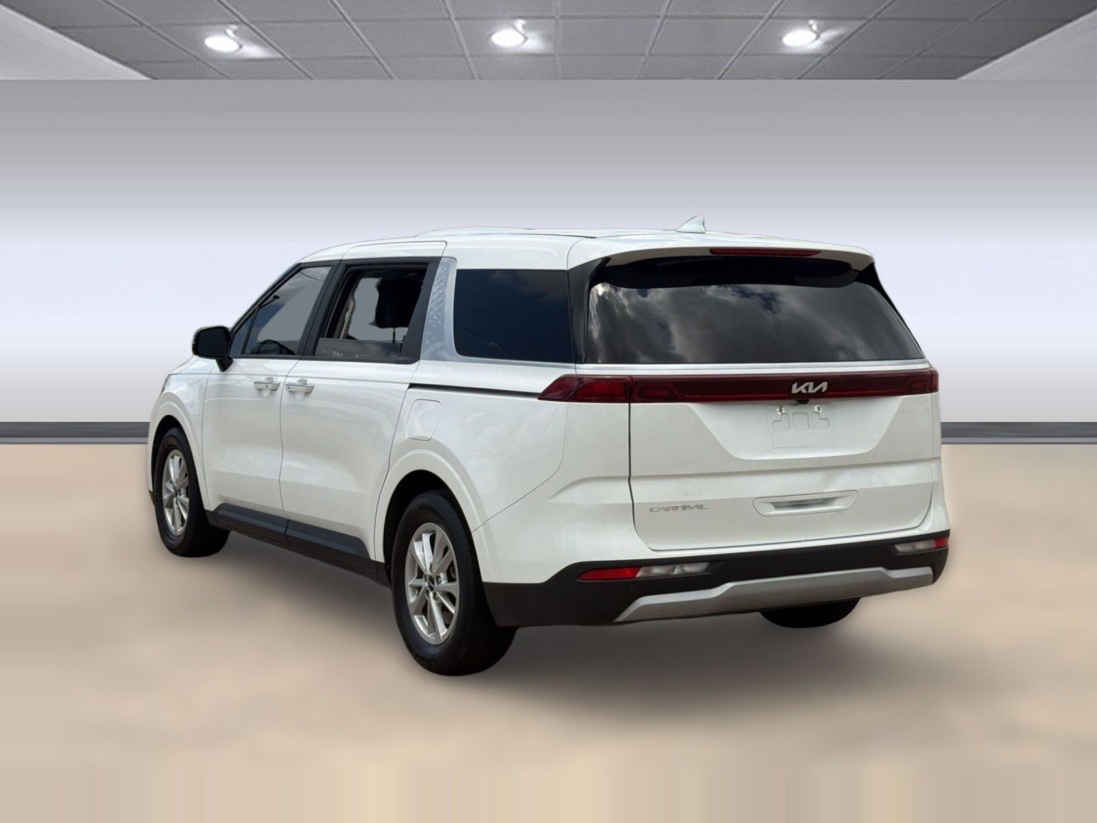 Used 2023 Kia Carnival LX FWD image 3