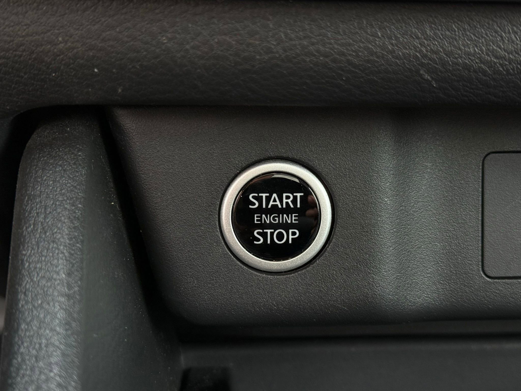 Used 2023 Nissan Rogue SV w/ SV Premium B Package image 51