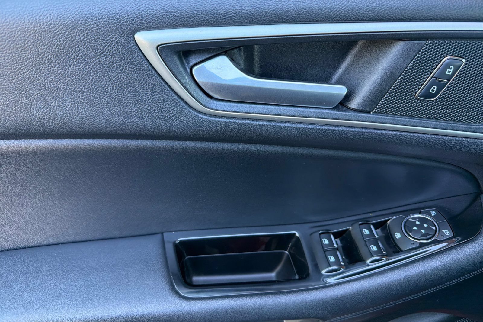 Used 2019 Ford Edge SEL w/ Equipment Group 201A FWD image 12