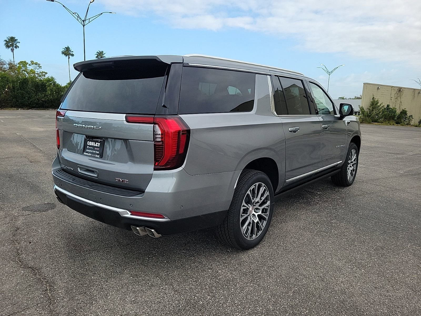 New 2026 GMC Yukon XL Denali w/ Denali Reserve Package AWD/4WD image 5