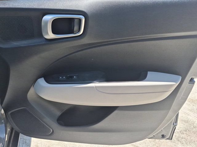 Used 2025 Hyundai Venue SEL FWD image 32