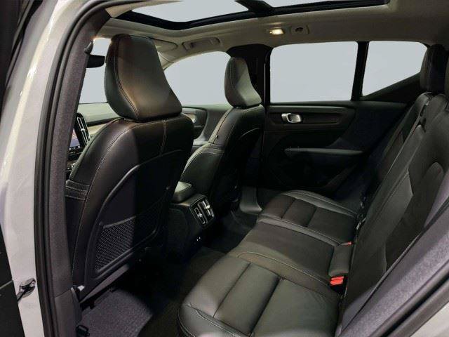 Used 2023 Volvo XC40 B5 Plus w/ Driver Assist Package AWD/4WD image 45