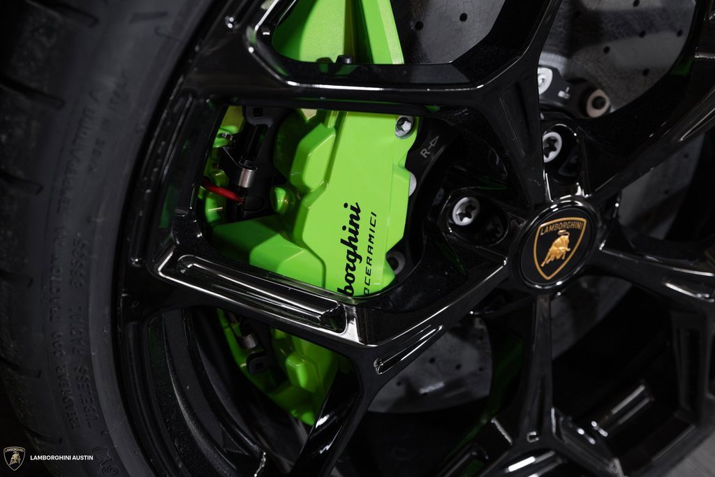 Used 2024 Lamborghini Revuelto image 18