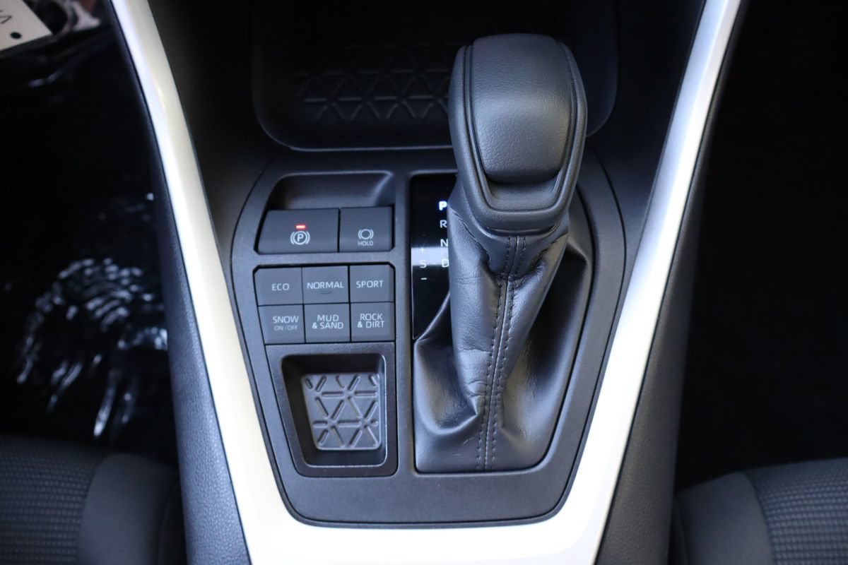 Used 2025 Toyota RAV4 LE AWD/4WD image 35