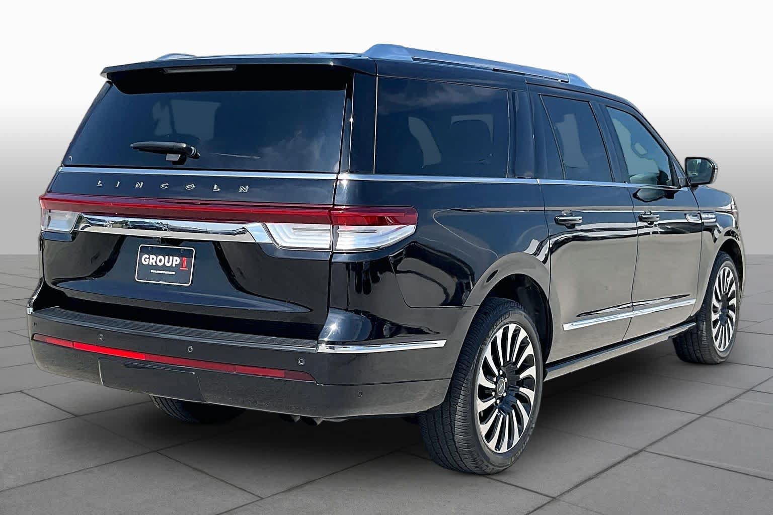 Used 2022 Lincoln Navigator L Black Label AWD/4WD image 11