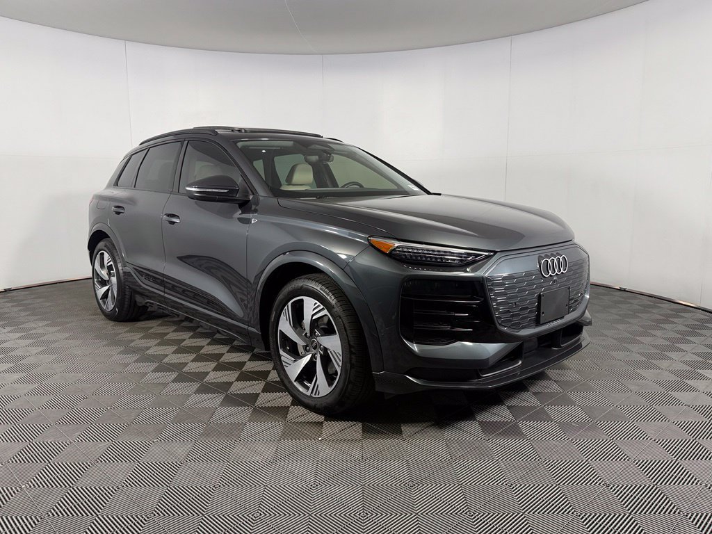 Used 2025 Audi Q6 e-tron Prestige w/ 20" Wheel Package AWD/4WD image 4