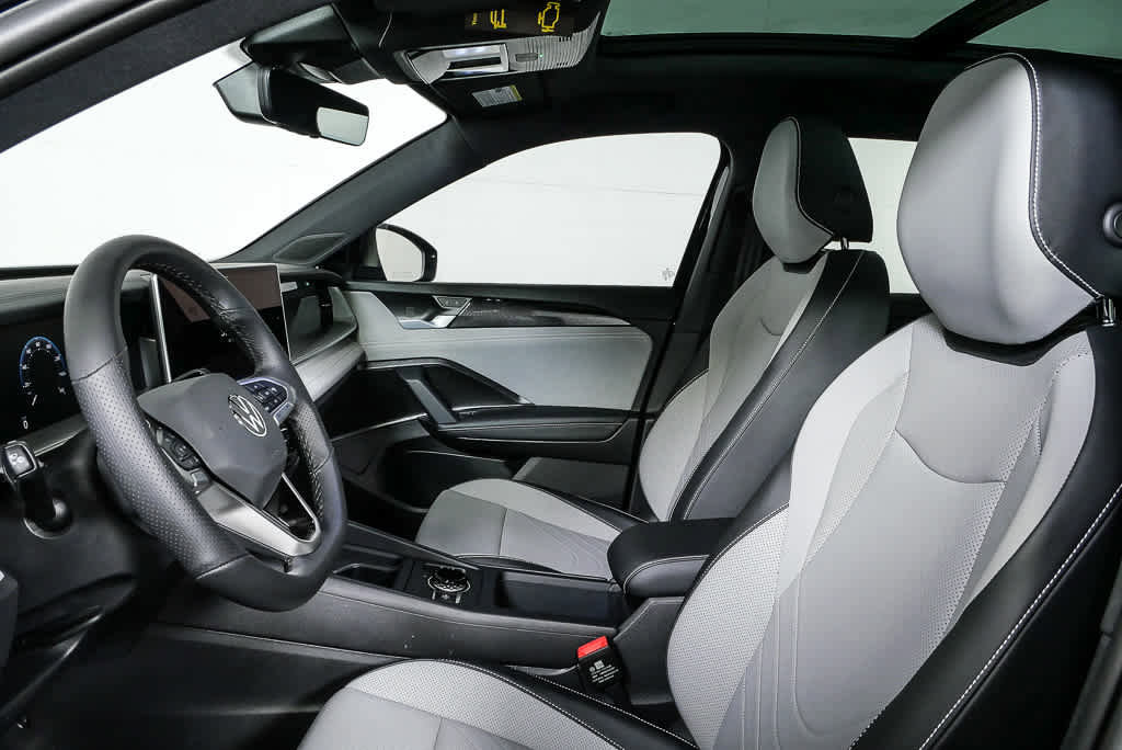 New 2026 Volkswagen Tiguan SE R-Line FWD image 7