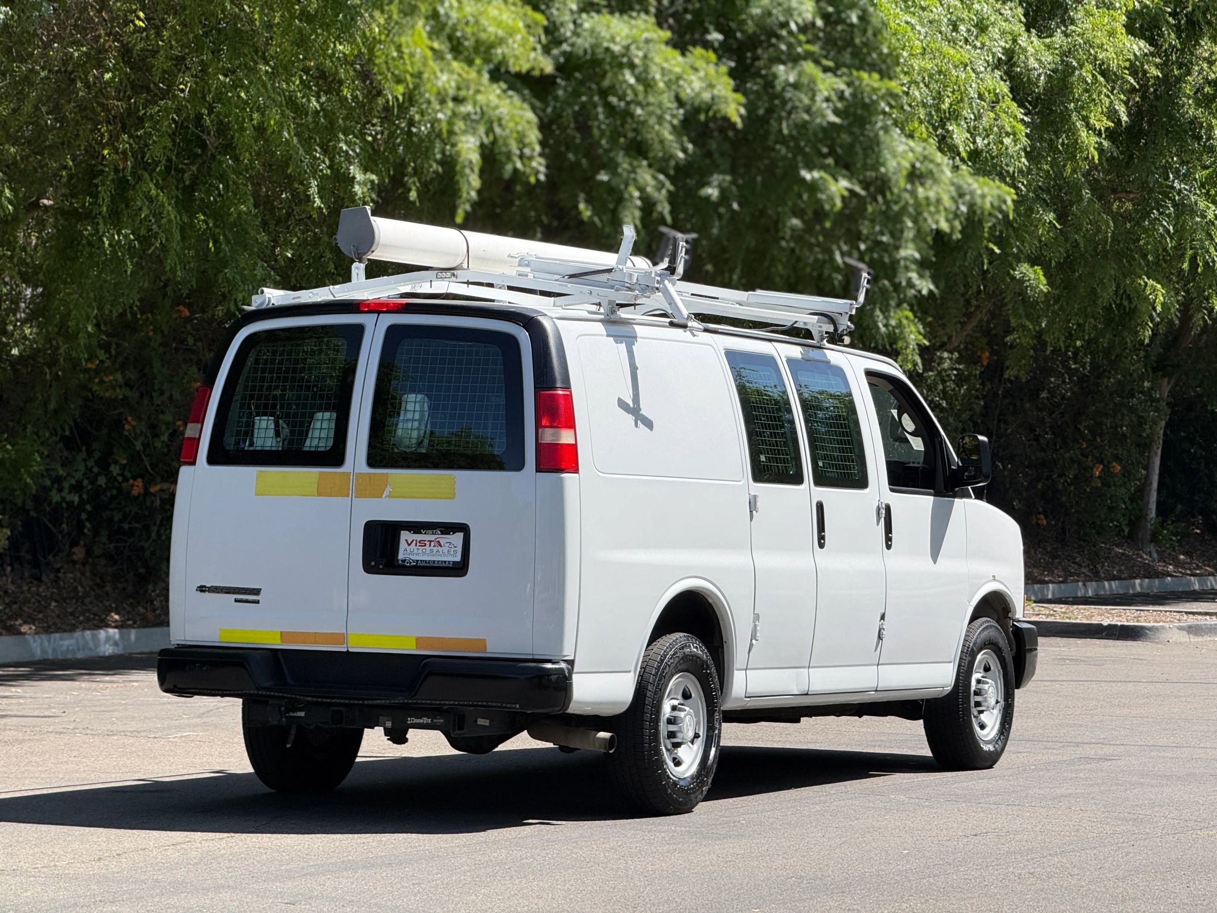 Used 2015 Chevrolet Express 2500 Van 3D image 5