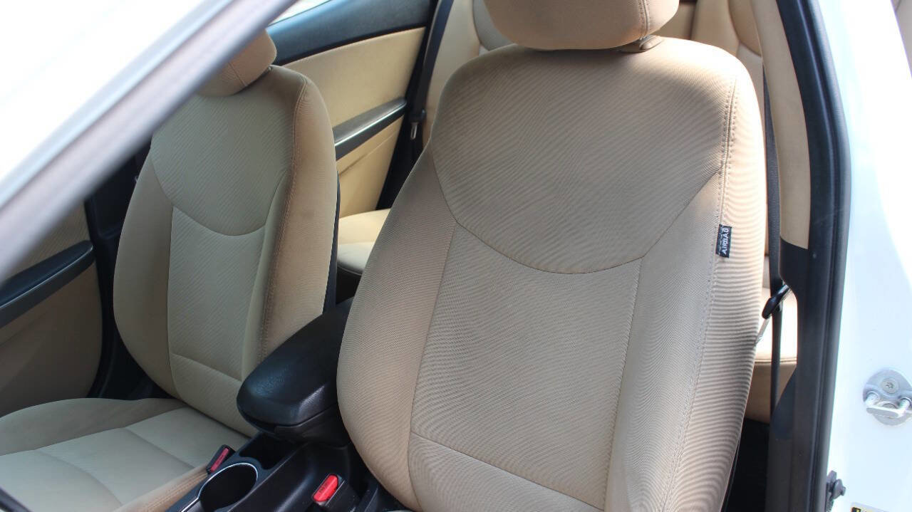 Used 2013 Hyundai Elantra GLS w/ Preferred Pkg image 19