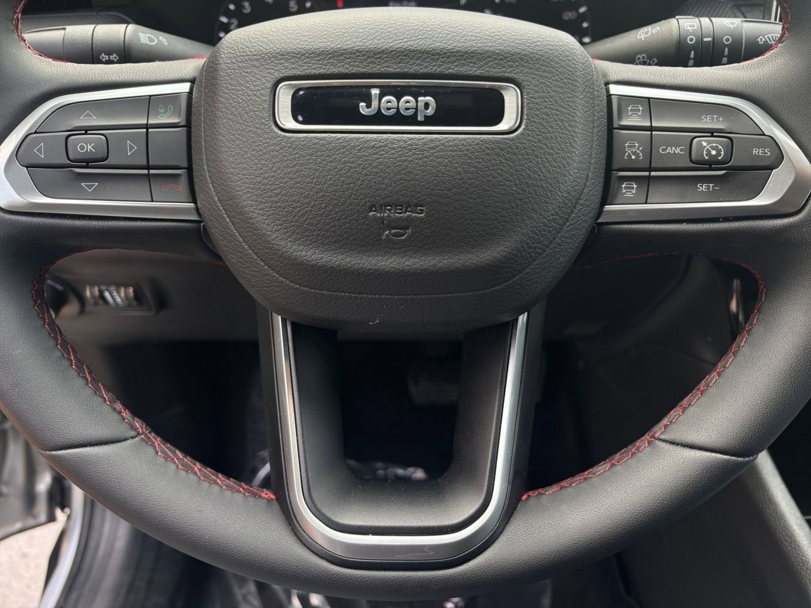 Used 2025 Jeep Compass Trailhawk AWD/4WD image 27