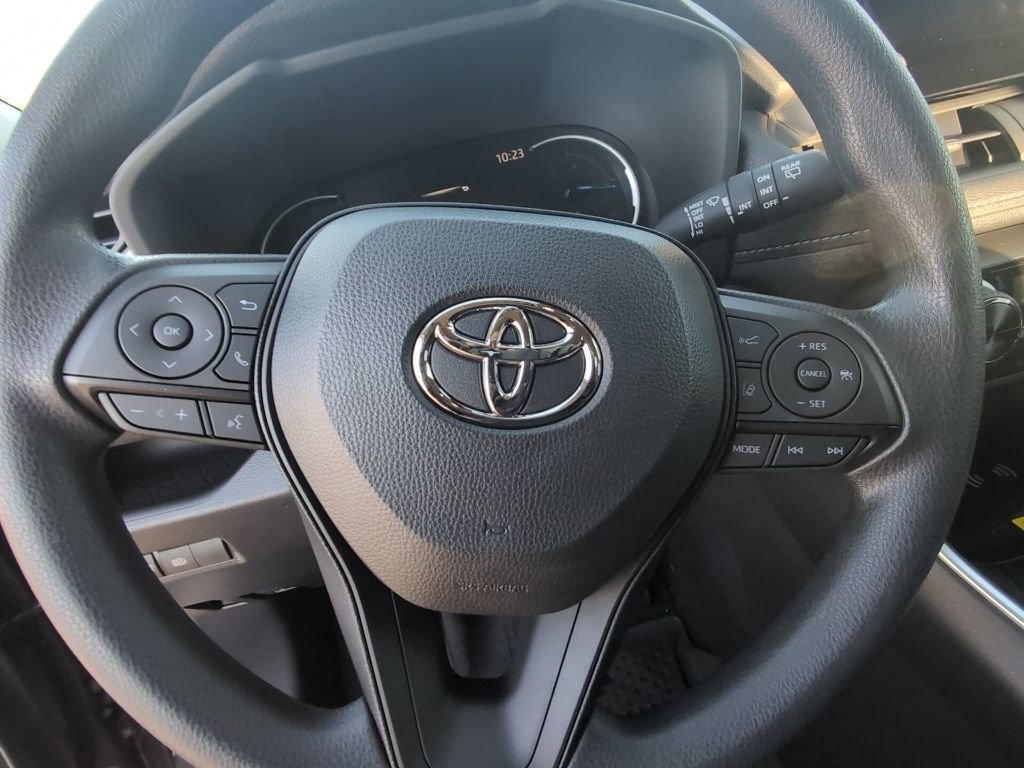 Used 2025 Toyota RAV4 XLE image 12