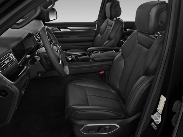 Used 2025 Jeep Grand Wagoneer L Series III w/ Rear-Seat Entertainment Group AWD/4WD image 10