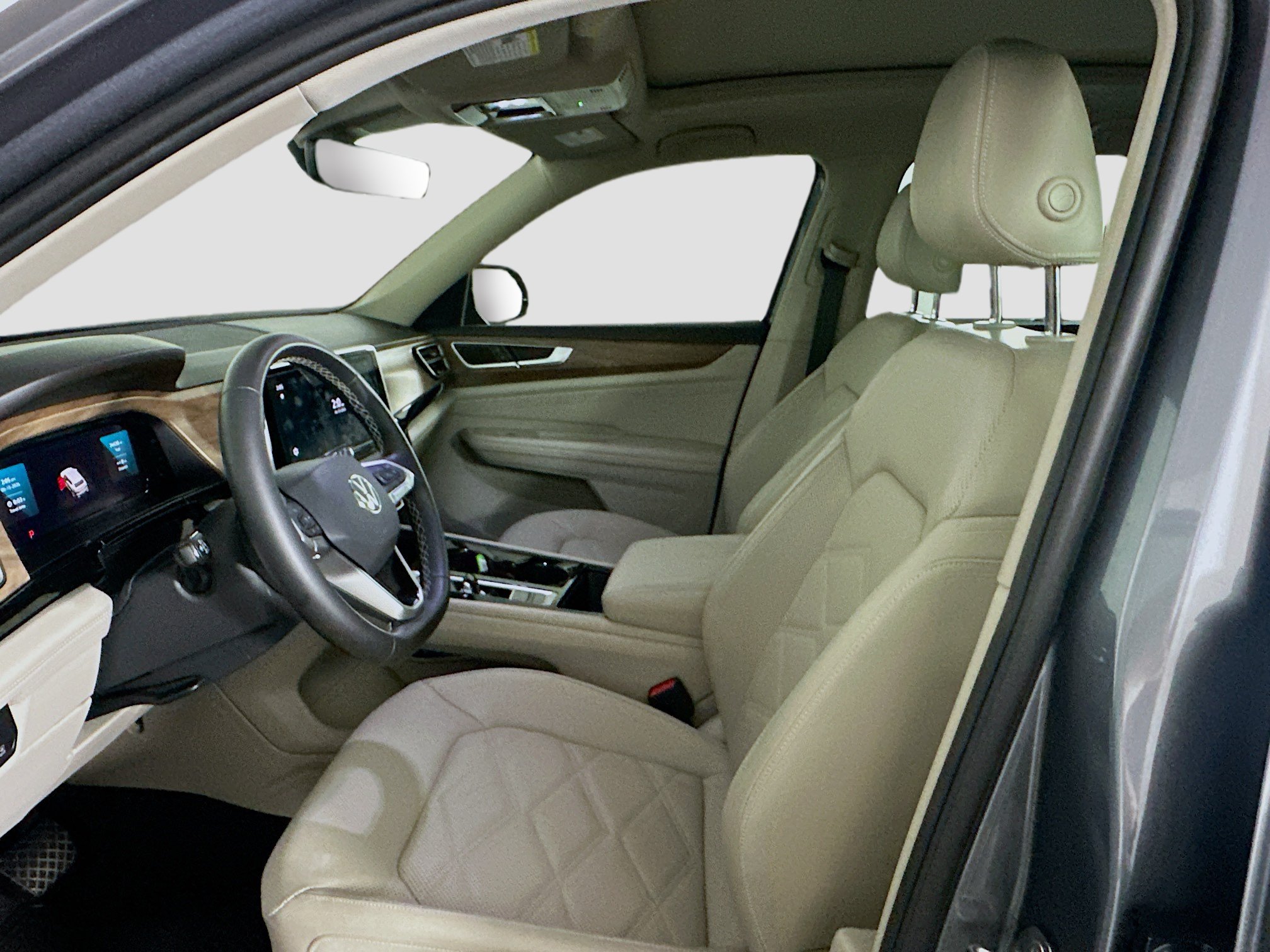 Used 2024 Volkswagen Atlas SE w/ Panoramic Sunroof Package FWD image 13
