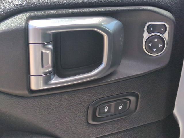 Used 2023 Jeep Wrangler Unlimited Sahara AWD/4WD image 55