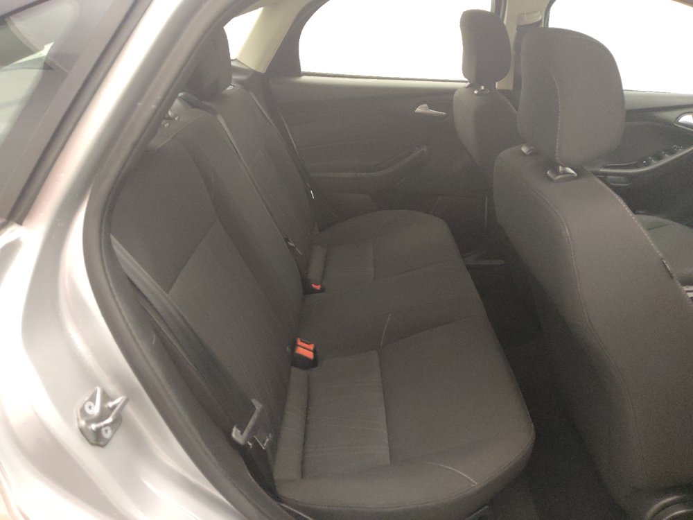 Used 2018 Ford Focus SE FWD image 19