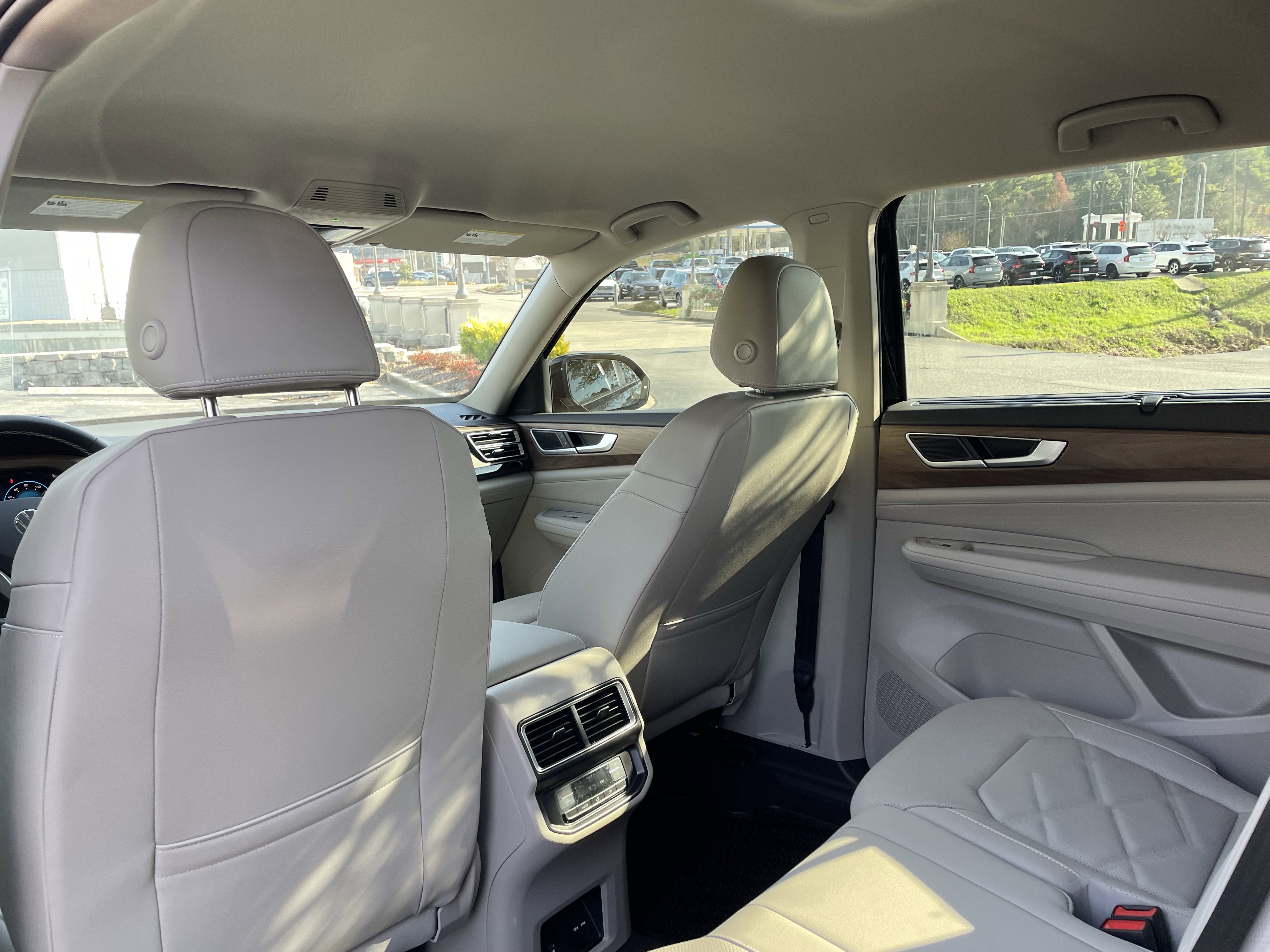 New 2026 Volkswagen Atlas SE image 13