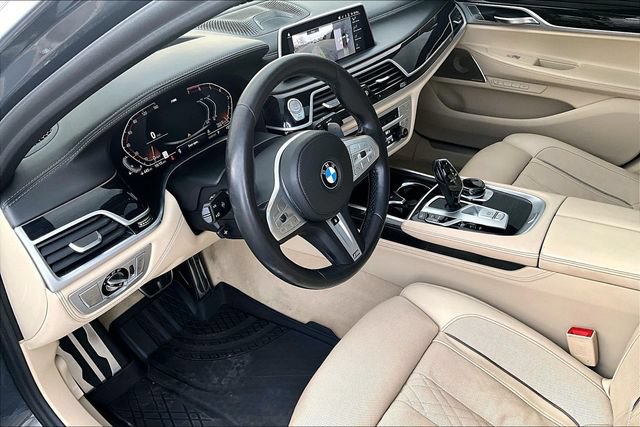 Used 2020 BMW 750i xDrive w/ Executive Package AWD/4WD image 17