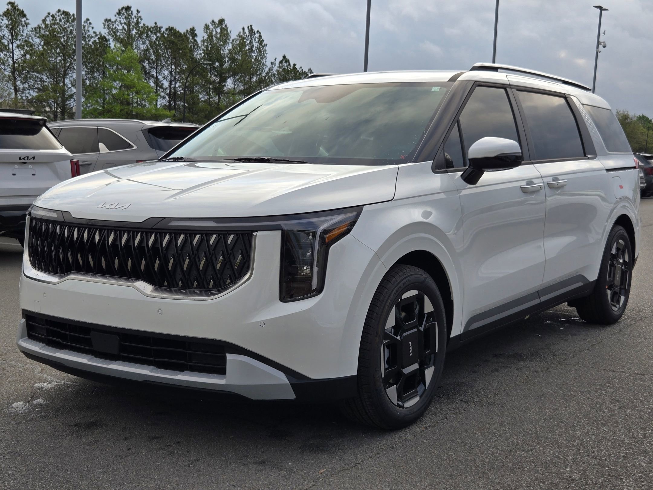 New 2026 Kia Carnival EX FWD image 3