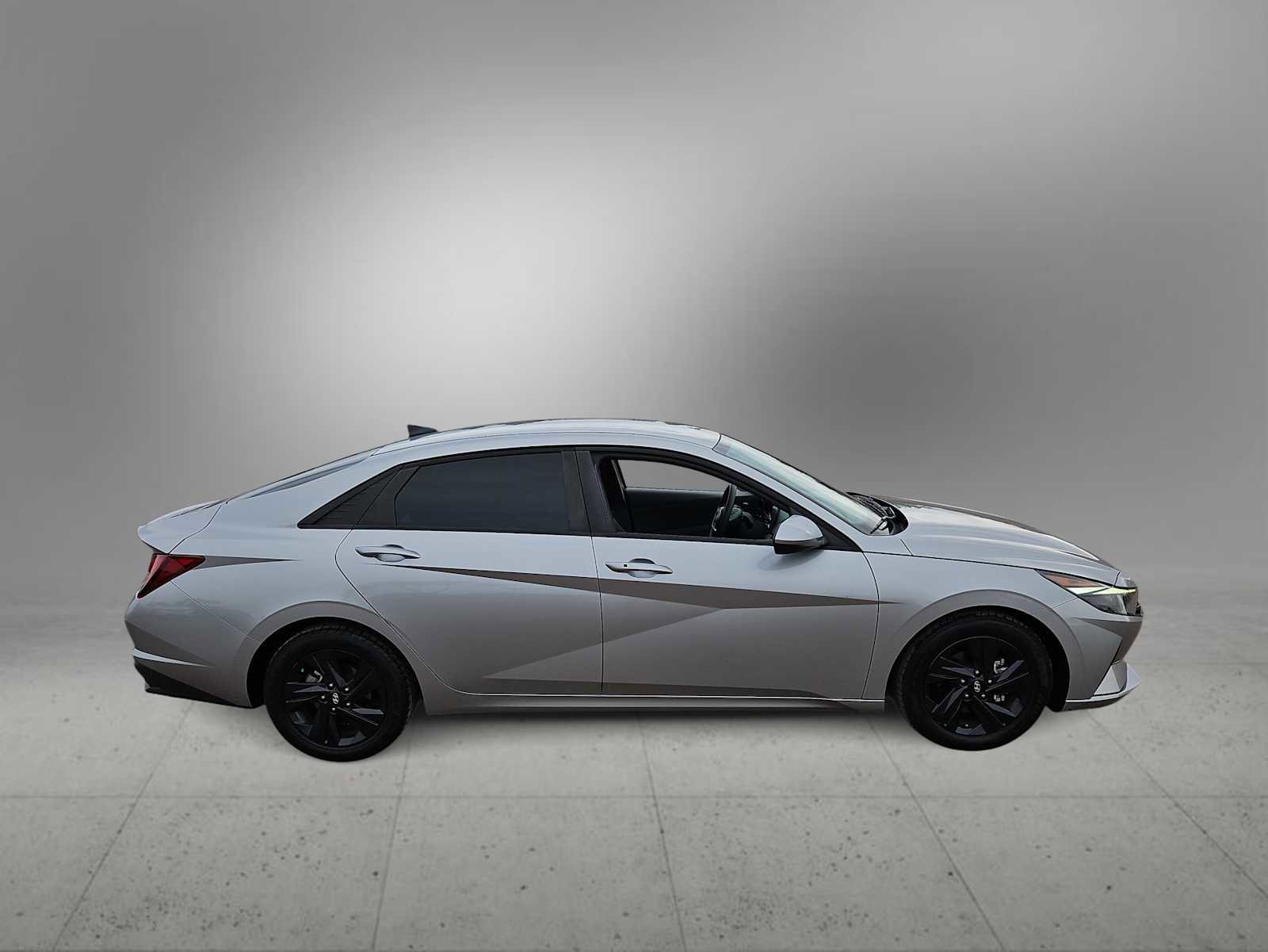 Certified 2023 Hyundai Elantra SEL w/ Preferred Accessory Package image 9