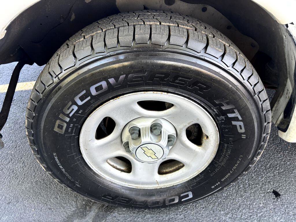 Used 2005 Chevrolet Express 1500 image 21