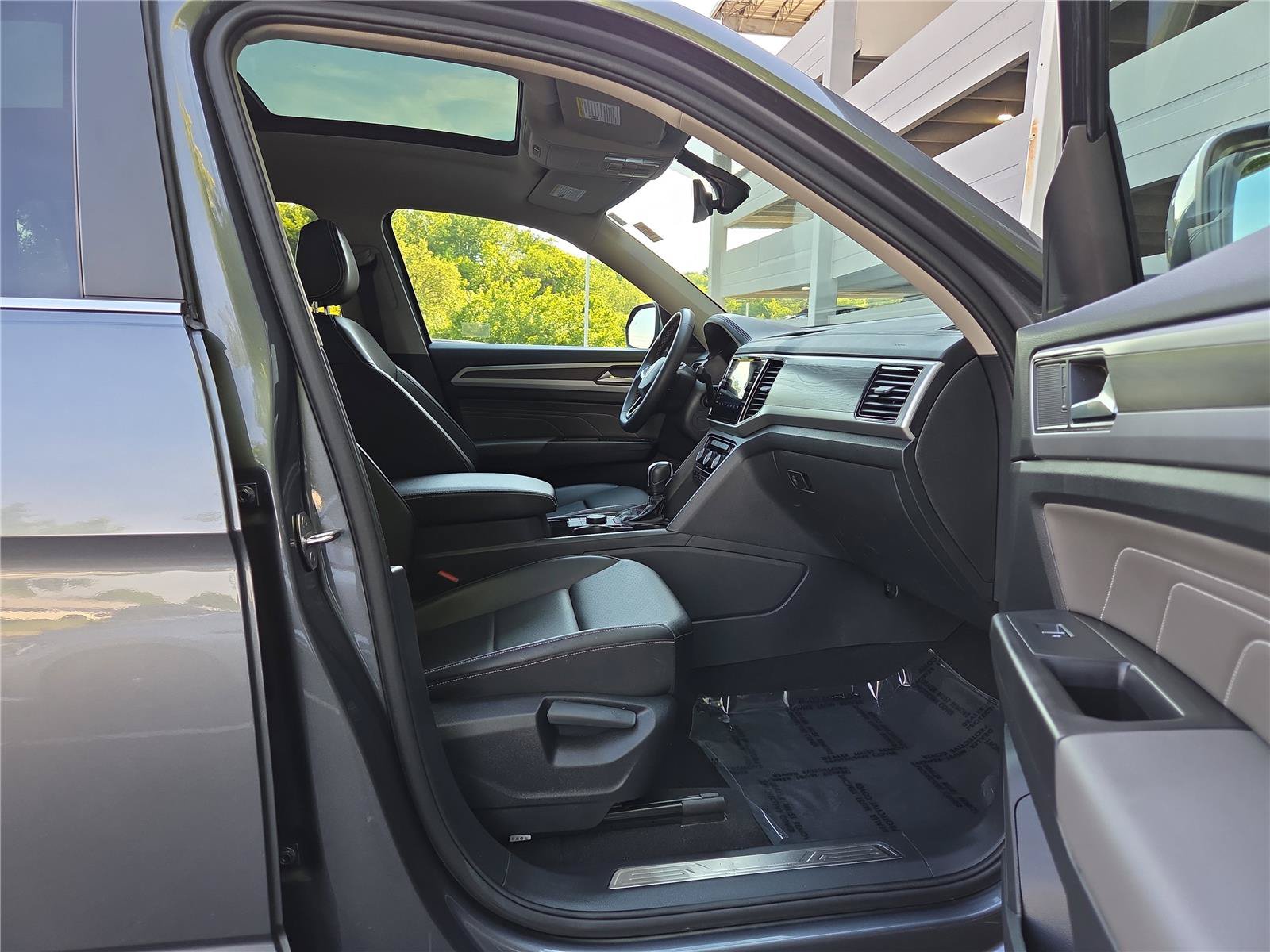 Certified 2023 Volkswagen Atlas SE w/ Panoramic Sunroof Package AWD/4WD image 26